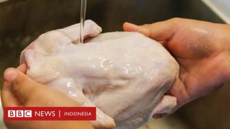 Bahaya Mencuci Ayam Mentah: Bagaimana Cara Mencegah Keracunan Makanan