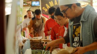 Rumantis Gaspol Bantu Sesama dengan Makan Gratis Tanpa Syarat