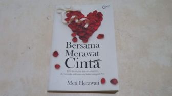 Ulasan Buku 'Bersama Merawat Cinta', Merawat Cinta ala Rasulullah