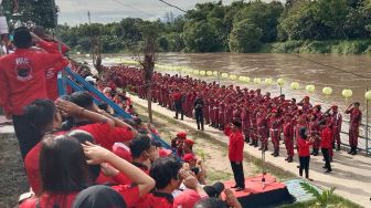 Ribuan Orang Hadiri Upacara Hari Lahir Pancasila di Pinggir Sungai Bengawan Solo, Gibran Lagi-lagi Absen