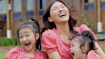 Sarwendah Bagikan Video Drama Kuncir Rambut, Ibu-Ibu: Relate Banget, Bund!