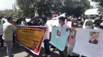 Demo di Polda Sumbar, Aliansi Pemuda Minangkabau Desak Polisi Tangkap Nikita Mirzani yang Diduga Hina Islam