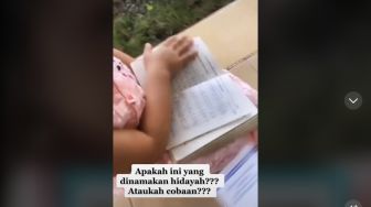 Kocak! Bocah Ini Baca Alkitab Menggunakan Bismillah, Warganet: Hidayah Itu