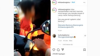 Meresahkan, Video Anak Kecil Meminta-minta dengan Paksa ke Pengendara di Lampu Merah Bandung