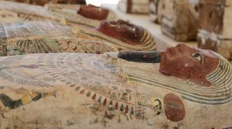 Arkeolog Mesir Temukan 250 Peti Mumi Bersama Sejumlah Harta Karun, Termasuk Mumi Imhotep