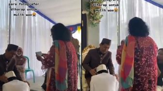 Momen Haru Sungkeman di Pernikahan Gagal Diabadikan, Emak-emak Mondar-mandir Halangi Fotografer