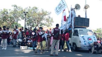 Ribuan Buruh di Majalengka Berunjuk Rasa, Inilah Tuntutannya