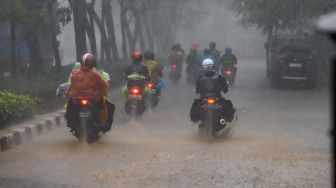 Prakiraan Cuaca Jakarta 26 Juni 2022, Hujan akan Turun Siang Hari