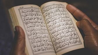 Ayat Kursi Latin dan Waktu Terbaik Membacanya