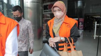Hakim Tipikor Surabaya Memvonis Bupati Probolinggo Nonaktif Puput Tantriana Sari dan Suami Empat Tahun Penjara