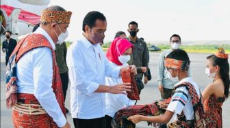 Tinggalkan Ende, Kini Jokowi Kunjungi Sumba Timur