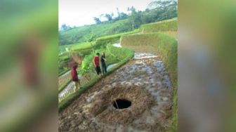 Gempar Fenomena Tanah Berlubang atau Sinkhole, Ini Penjelaskan Pakar Geodesi ITB