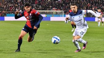 Inter Milan Boyong Bek Sayap Cagliari Raoul Bellanova