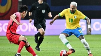 Neymar Langsung Dirawat Jalan Setelah Cedera Pergelangan Kaki Kanan, karena Benturan Lutut Pemain Serbia