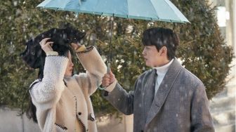 Moon Ga Young dan Yeo Jin Goo Tampil Mesra di Cuplikan Drama Terbaru tvN