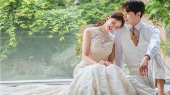 3 Potret Mesra Andy Shinhwa dan Lee Eun Joo saat Foto Pre-Wedding, Couple Goals!