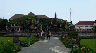 Alun-alun Tugu Kota Malang: Liburan Murah yang Indah dan Memesona
