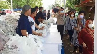 Gelar Pasar Rakyat di Cirebon, Kementerian BUMN Sediakan 4.000 Paket Sembako Murah