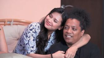 Arie Kriting Nangis LDR dengan Indah Permatasari,  Wajah Sang Komika Jadi Omongan