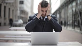 5 Cara Mudah Mengurangi Stres dan Kecemasan saat Bekerja, Pernah Mengalaminya?