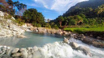 Menjajal Keindahan Alam di Negeri Suah Sumatera Utara, Ada Sungai Panas dan Dingin