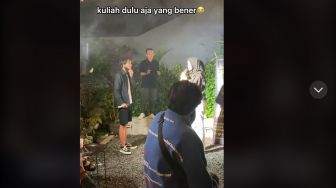 Viral Lelaki Ungkap Perasaan di Depan Umum, Endingnya Malah Disuruh Fokus Kuliah