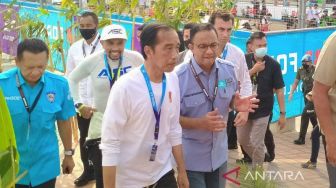 Tiba di JIEC, Presiden Jokowi Lakukan Prosesi Grid Walk di Lintasan Sirkuit