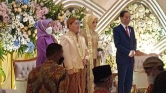 Singkat, Presiden Jokowi Hanya 10 Menit Kondangan di Pernikahan Putra Guru Ngajinya