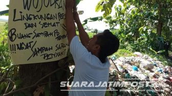Bau dari Tumpukan Sampah di Dekat Kantor Desa Jenggawah Jember Tuai Protes