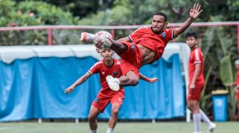 Papua Komboy Diperkenalkan Persiba Balikpapan: Dalam Nama Yesus, Semoga Bisa