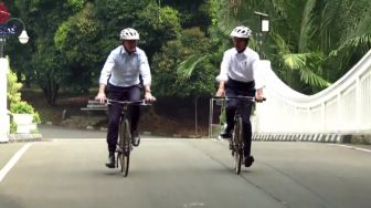 Perdana Menteri Australia Naik Sepeda Bambu Bareng Presiden Jokowi di Bogor
