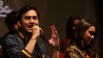 Pemain film Satria Dewa: Gatotkaca, Rizky Nazar memberikan konferensi pers film terbarunya di Epicentrum XXI, Jakarta, Senin (6/6/2022). [Suara.com/Angga Budhiyanto]