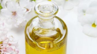 5 Cara Bau Parfum Tahan Lama, Termasuk Jangan Dikocok!