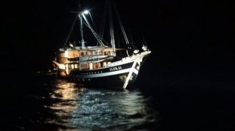 Kapal dari Benoa Tujuan Labuan Bajo Mati Mesin di Selat Lombok, Ini Kondisi Wisatawan di Dalamnya