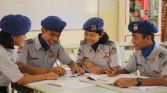 Meski Didemo, Pemprov Bali Tetap Ubah Status SMAN Bali Mandara Dan Hapus Jalur Siswa Miskin