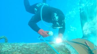 Gaji Tukang Las Bawah Laut Ternyata Fantastis, Ini Nominalnya