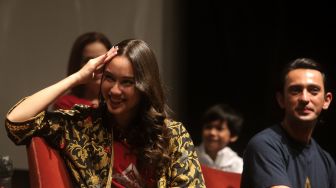 Pemain film Satria Dewa: Gatotkaca, Yasmin Napper ditemui saat konferensi pers film terbarunya di Epicentrum XXI, Jakarta, Senin (6/6/2022). [Suara.com/Angga Budhiyanto]