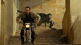 Chris Pratt Menunggang Triumph Scrambler di "Jurassic World Dominion", Hanya Tiga Unit di Dunia