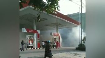 Detik-detik Mobil Terbakar di SPBU Letda Sujono Medan Tembung