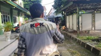 FOTO: KPK Lakukan Penggeledahan di Balai Kota Yogyakarta Terkait Kasus Suap yang Menyeret Haryadi Suyuti