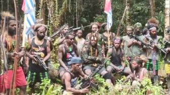 OPM Klaim Tembak Pesawat Sipil dan Kibarkan Bendera Bintang Kejora di Bandara Kenyam Papua