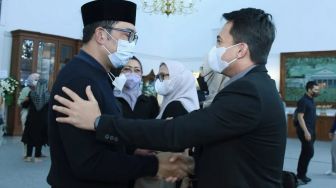 Takziah di Kediaman Ridwan Kamil, Sahrul Gunawan Puji Sang Gubernur: Beliau Begitu Tegar