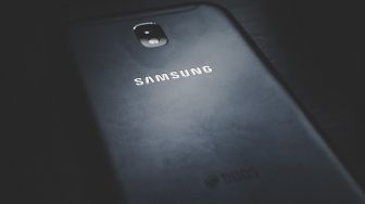 Samsung Pakai Desain iPhone, Iklankan Aplikasi