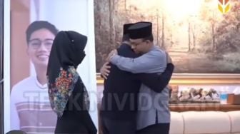 Momen Haru saat Anies Baswedan Peluk Ridwan Kamil