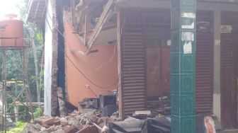Terdampak Bencana Pergerakan Tanah, Satu Rumah Warga di Sukabumi Ambruk