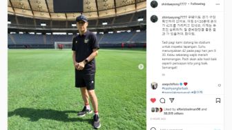 Shin Tae-yong Inspeksi Lapangan Bersama Pemain Jelang Lawan Kuwait, Suhu Mencapai 42 Derajat