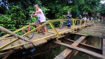 Jembatan Penghubung Warga Jonggol dan Klapanunggal Rusak Parah