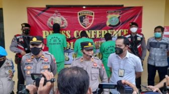 Bacok Sopir Boks Pakai Celurit, Polisi Ringkus 3 Pelaku Begal Sadis di Bekasi