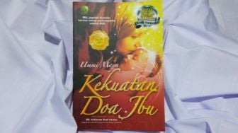 Ulasan Buku Kekuatan Doa Ibu: Pentingnya Berbuat Baik pada Kedua Orang Tua