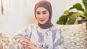 Marrisya Icha Pamer Rambut Pirang, Nekat Lepas Hijab?